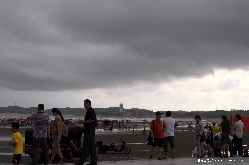 11月4日防城港发展最新动态,双刃剑效应解析及我的观点